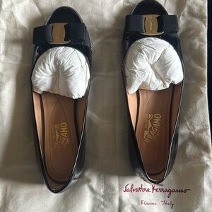 Salvatore Ferragamo Black Varina Leather Ballet Flats